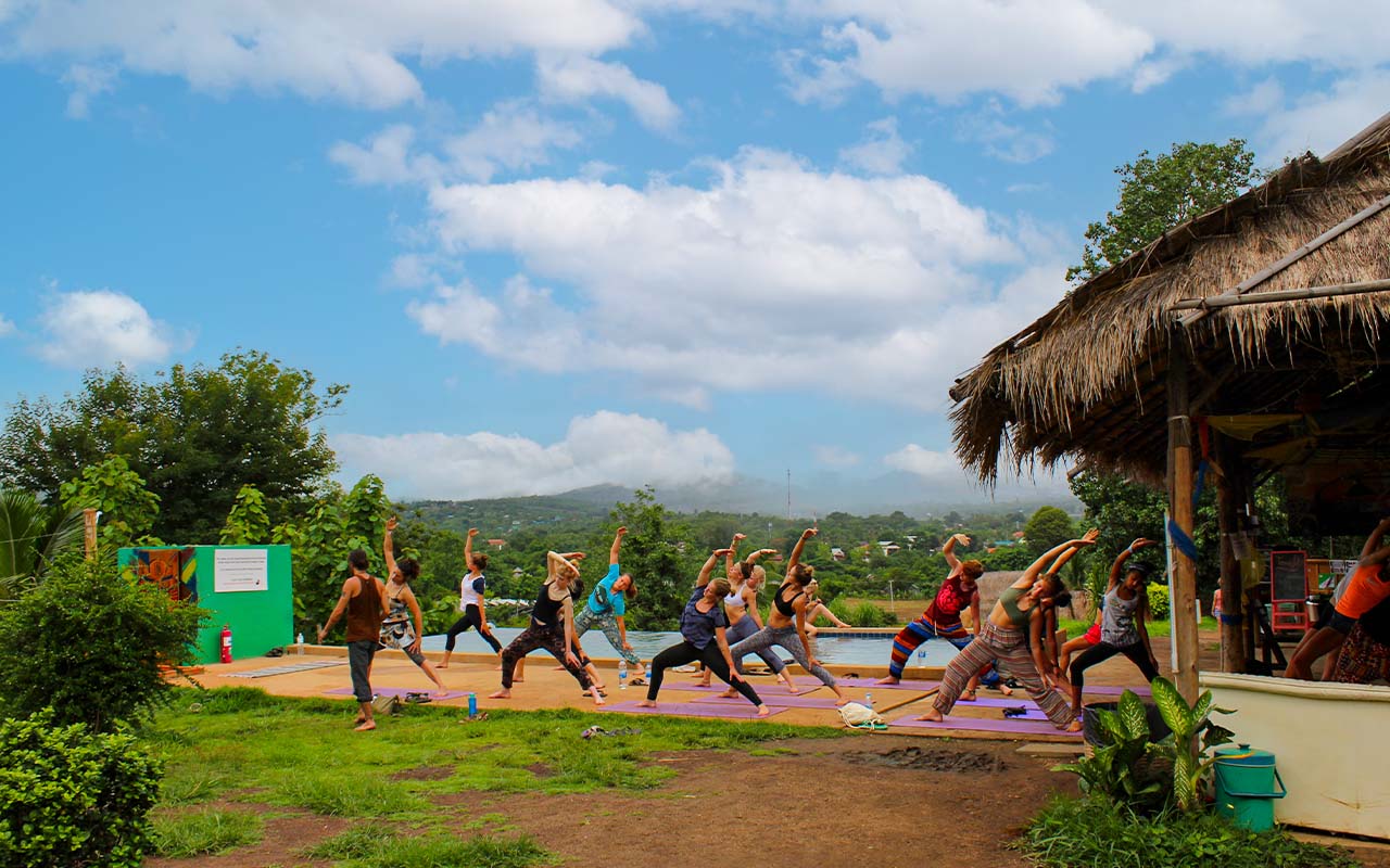 Outdoor Yoga Session in Thailand's Tropical Paradise - Best Time to Visit Thailand for Yoga Retreats and Nature Activities