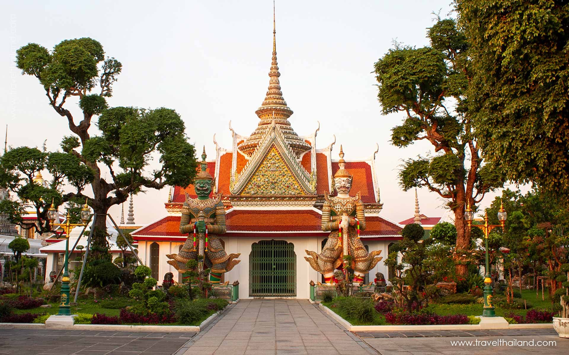 Creating Memories from Bangkok to Halong Bay - 6 Days