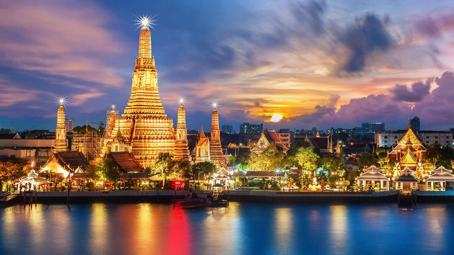 A view of the Wat Arun temple in Bangkok
